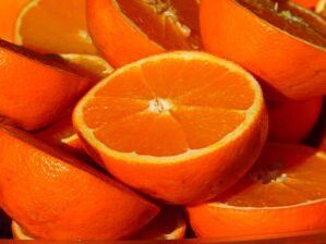 vitamine C in sinaasappels wordt geëlimineerd door nicotine