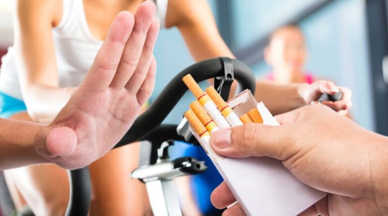 stoppen met roken en sporten op een hometrainer